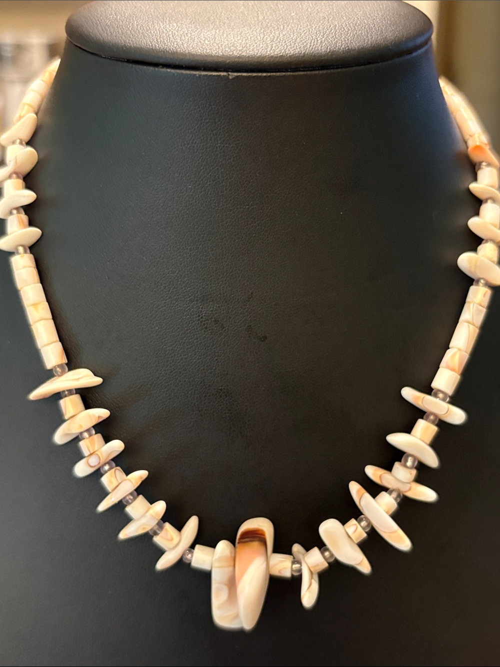 Vintage Shell choker necklace